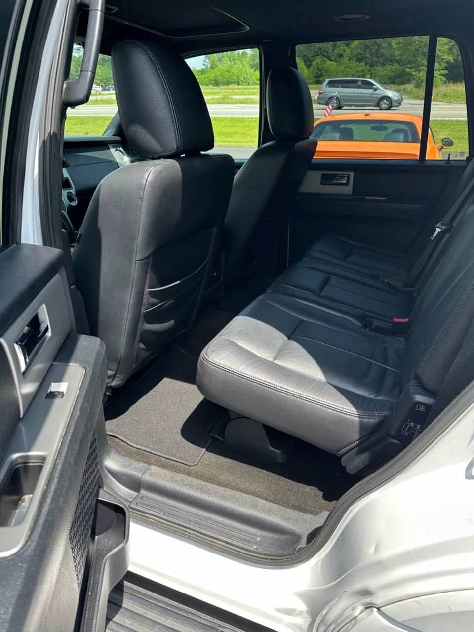 
								Ford Expedition White 2016 full									
