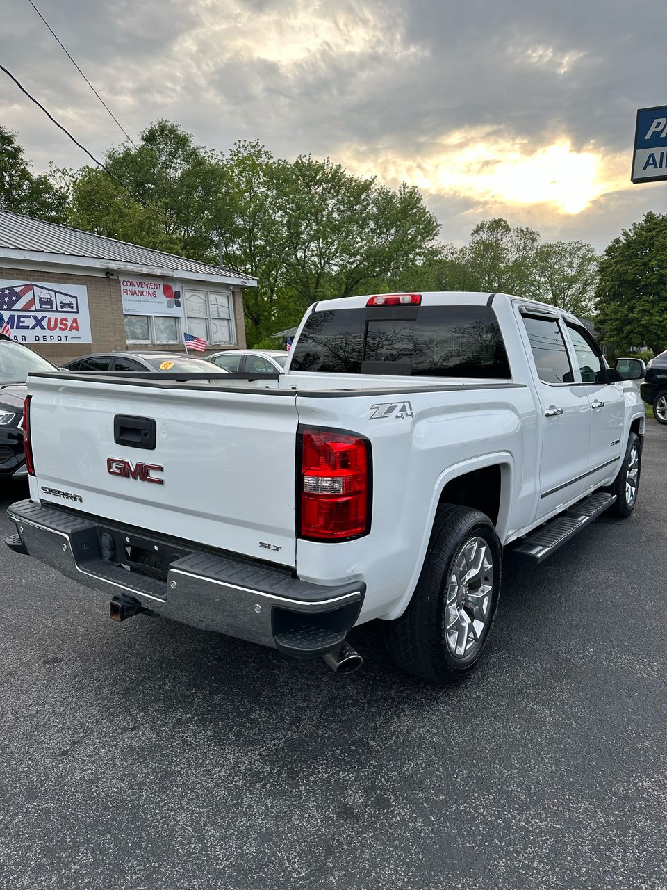 
								GMC Sierra 1500 SLT full									