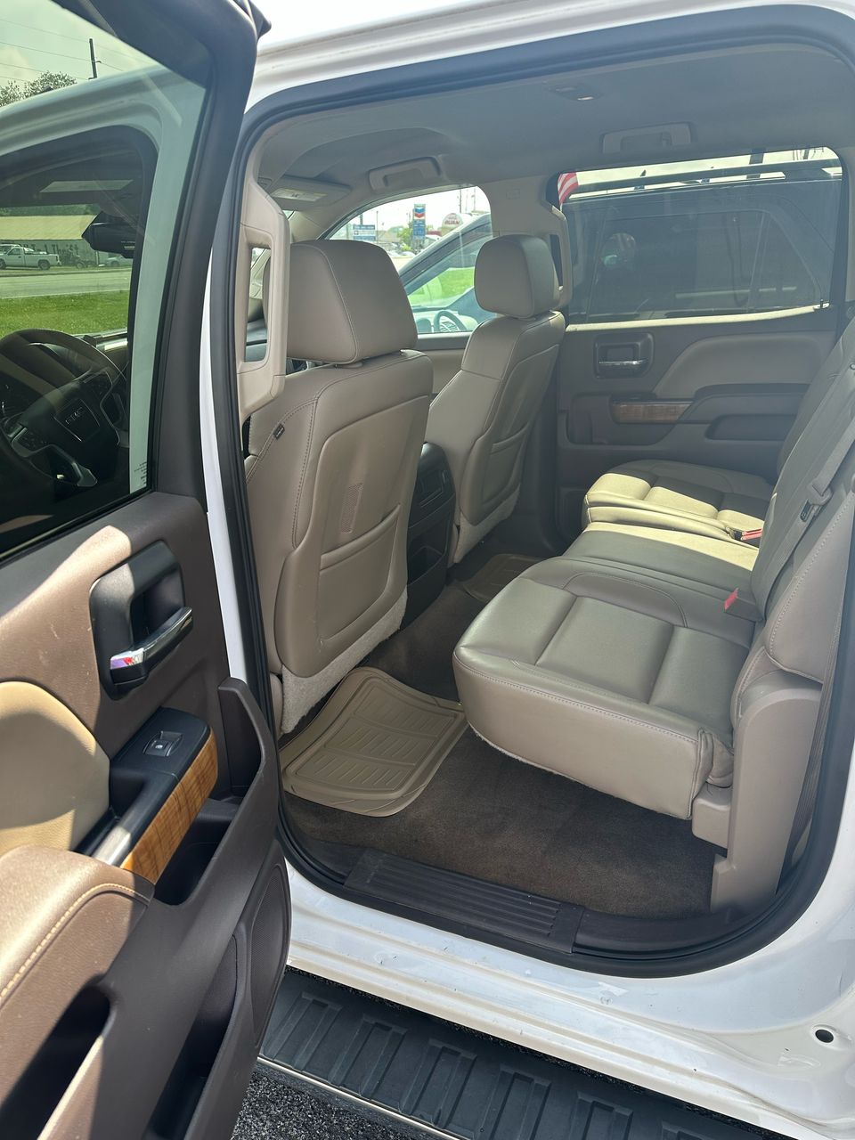 
								GMC Sierra 1500 SLT full									