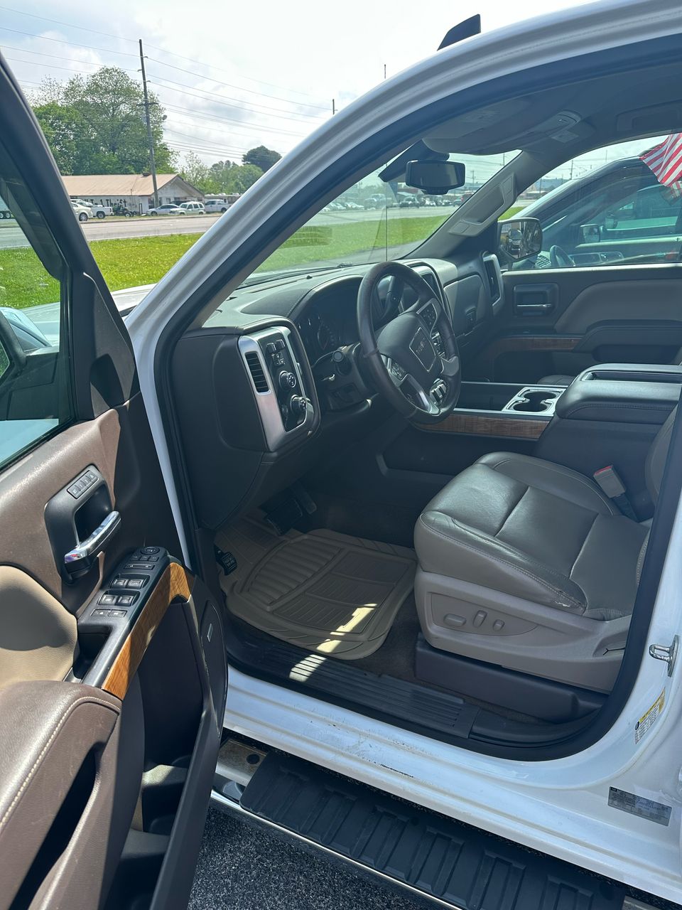 
								GMC Sierra 1500 SLT full									