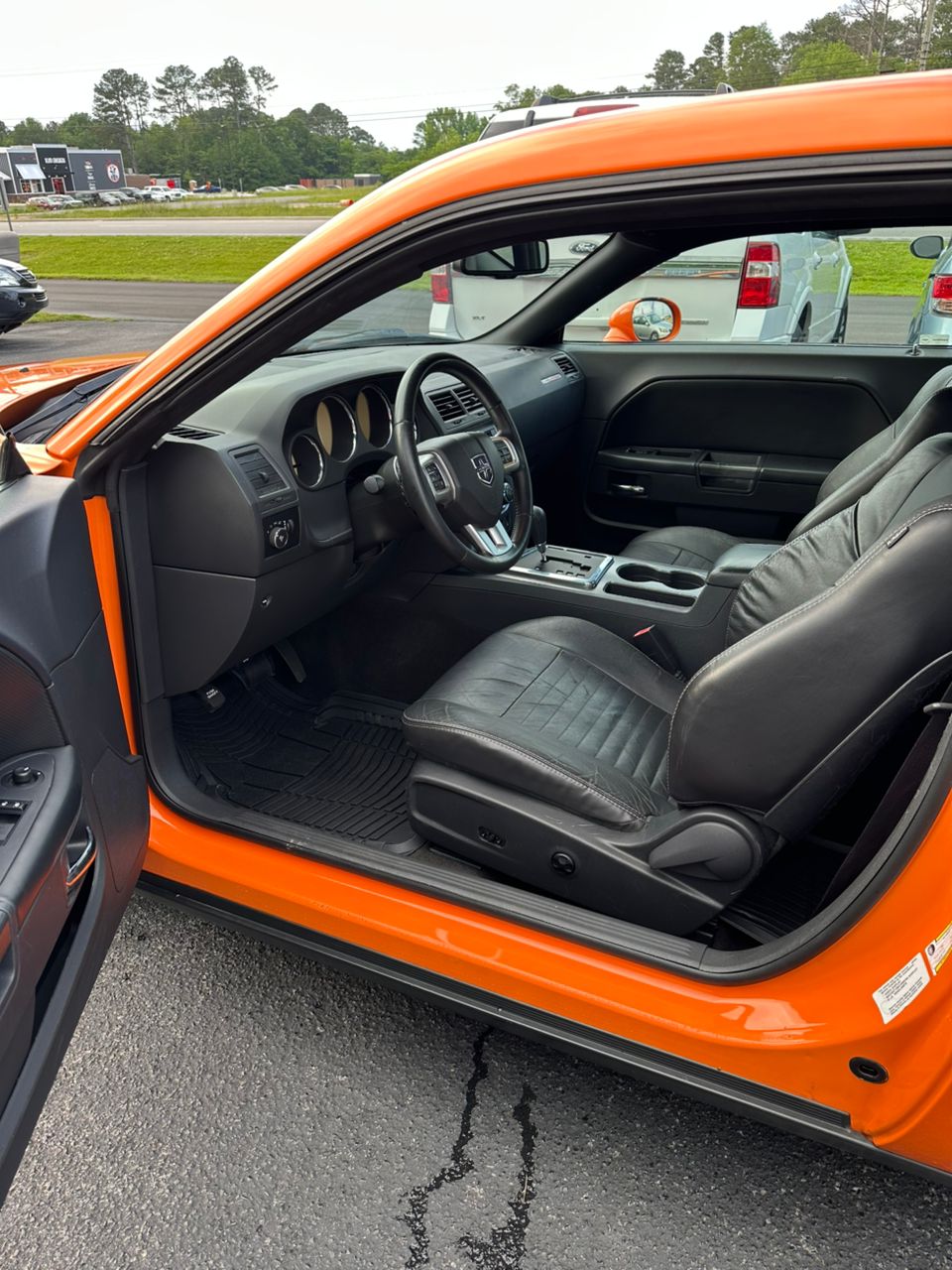 
								Dodge Challenger Orange 2012 full									