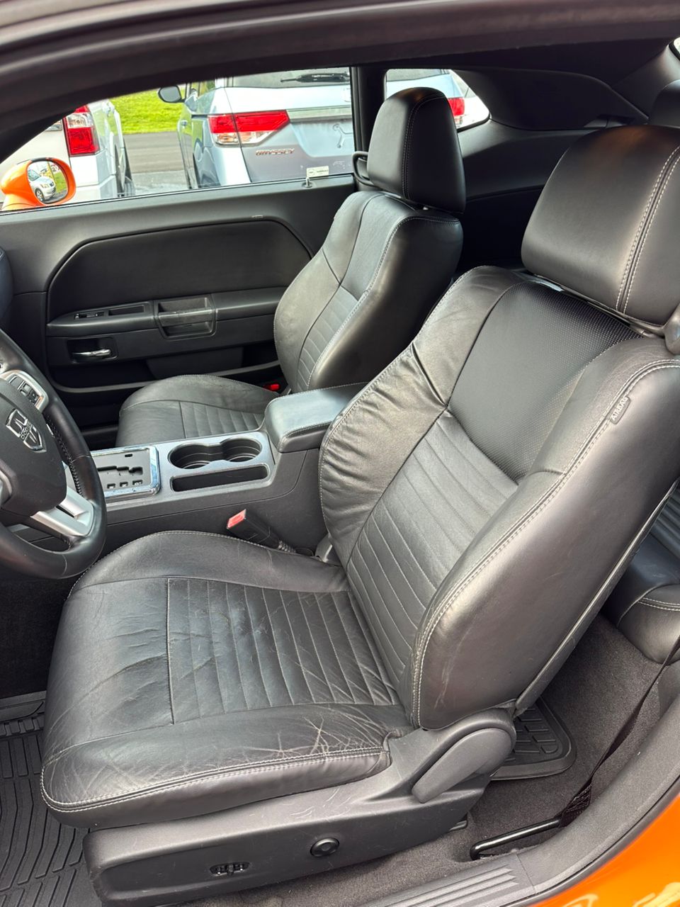 
								Dodge Challenger Orange 2012 full									