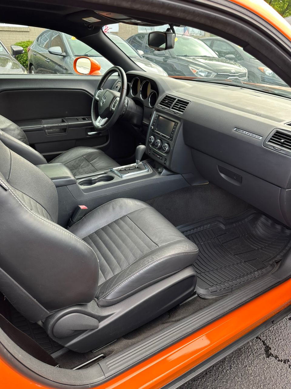 
								Dodge Challenger Orange 2012 full									