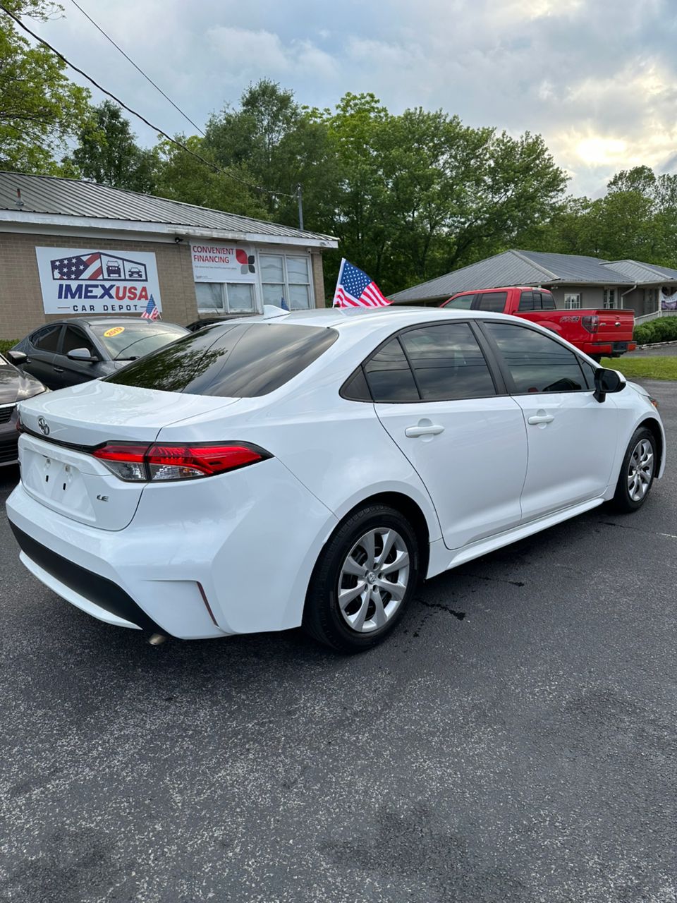 
								Toyota Corolla LE White 2020 full									