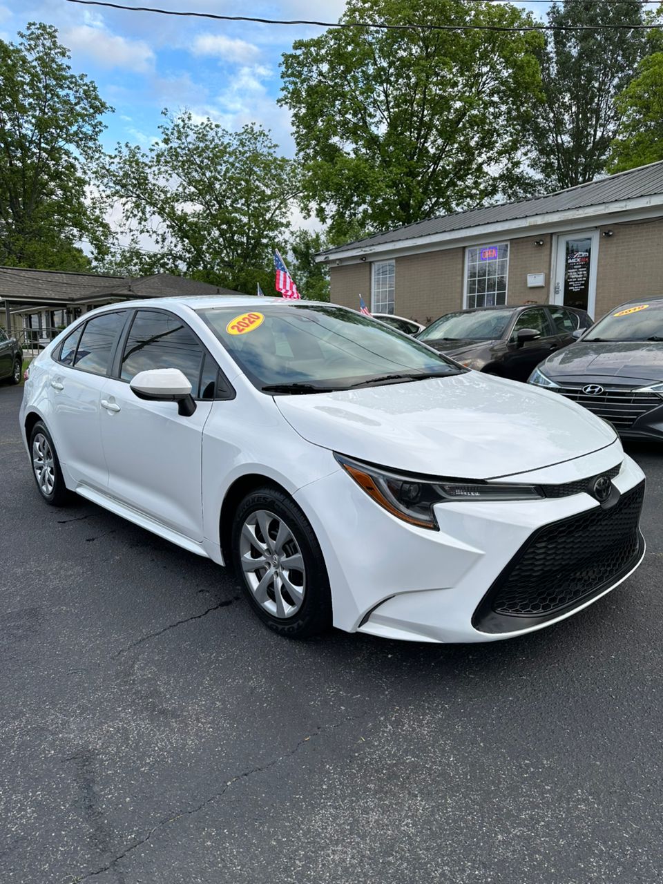 
								Toyota Corolla LE White 2020 full									