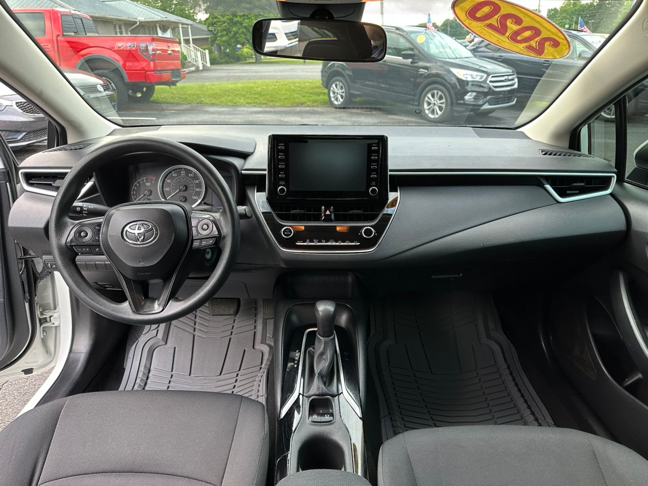 
								Toyota Corolla LE White 2020 full									