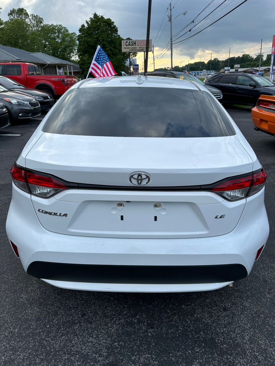 
								Toyota Corolla LE White 2020 full									