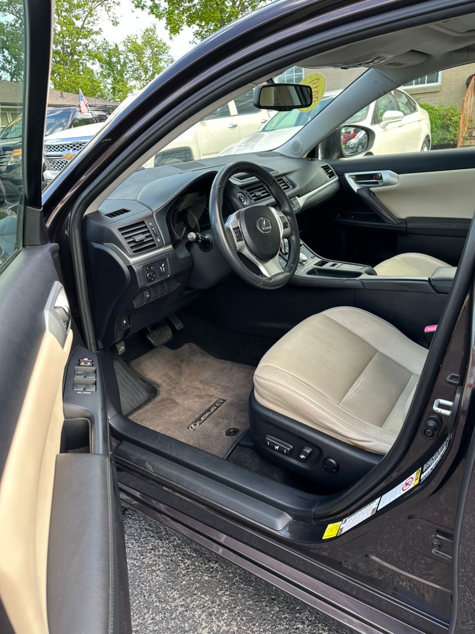 
								Lexus CT 200h Premium Hatchback 4D full									