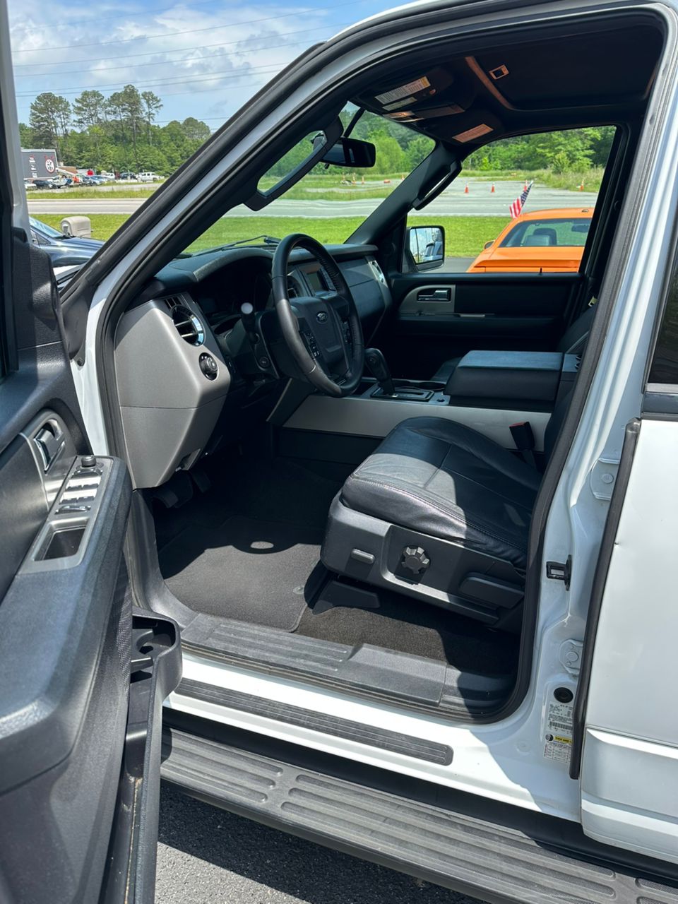 
								Ford Expedition White 2016 full									