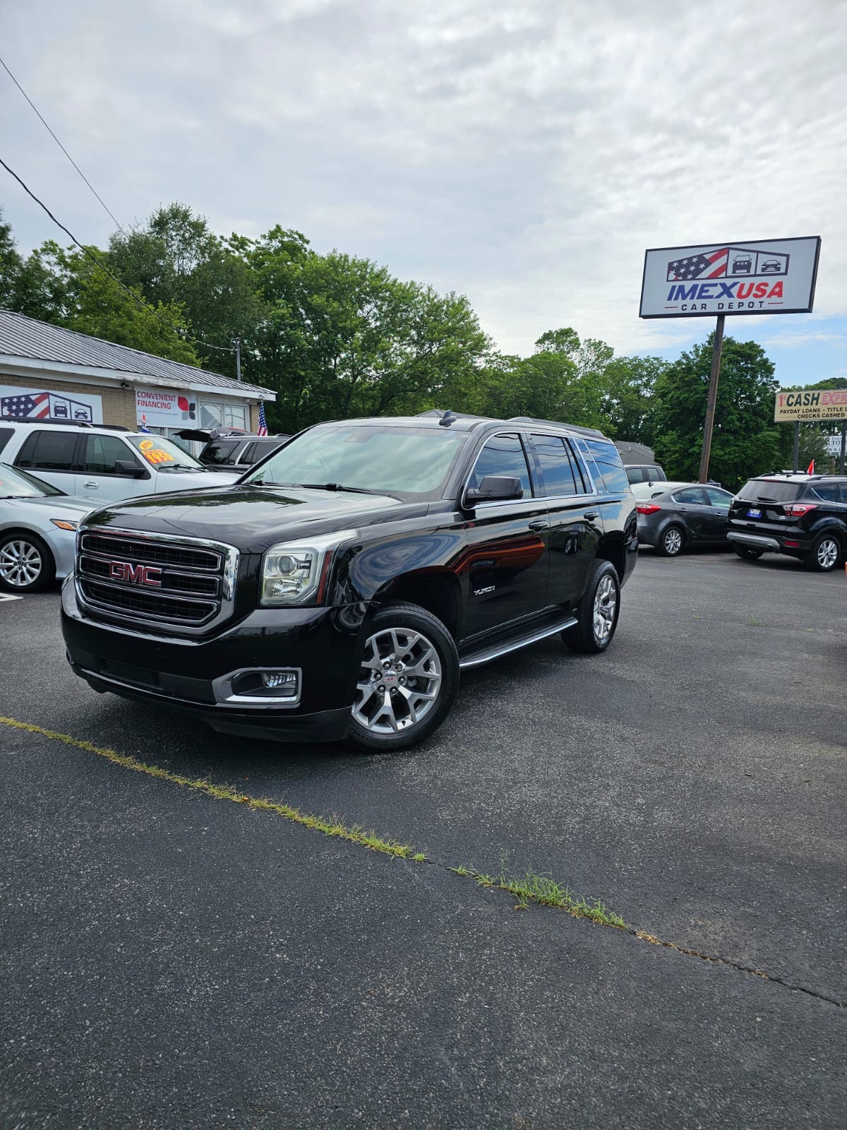 
								GMC YUKON SLT BLACK 2018 full									