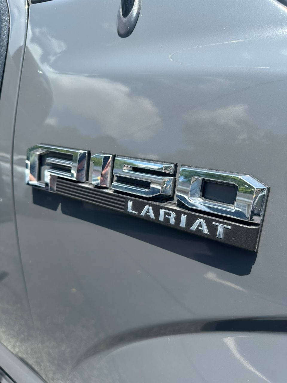 
								Ford F150 Lariat Gray 2018 full									