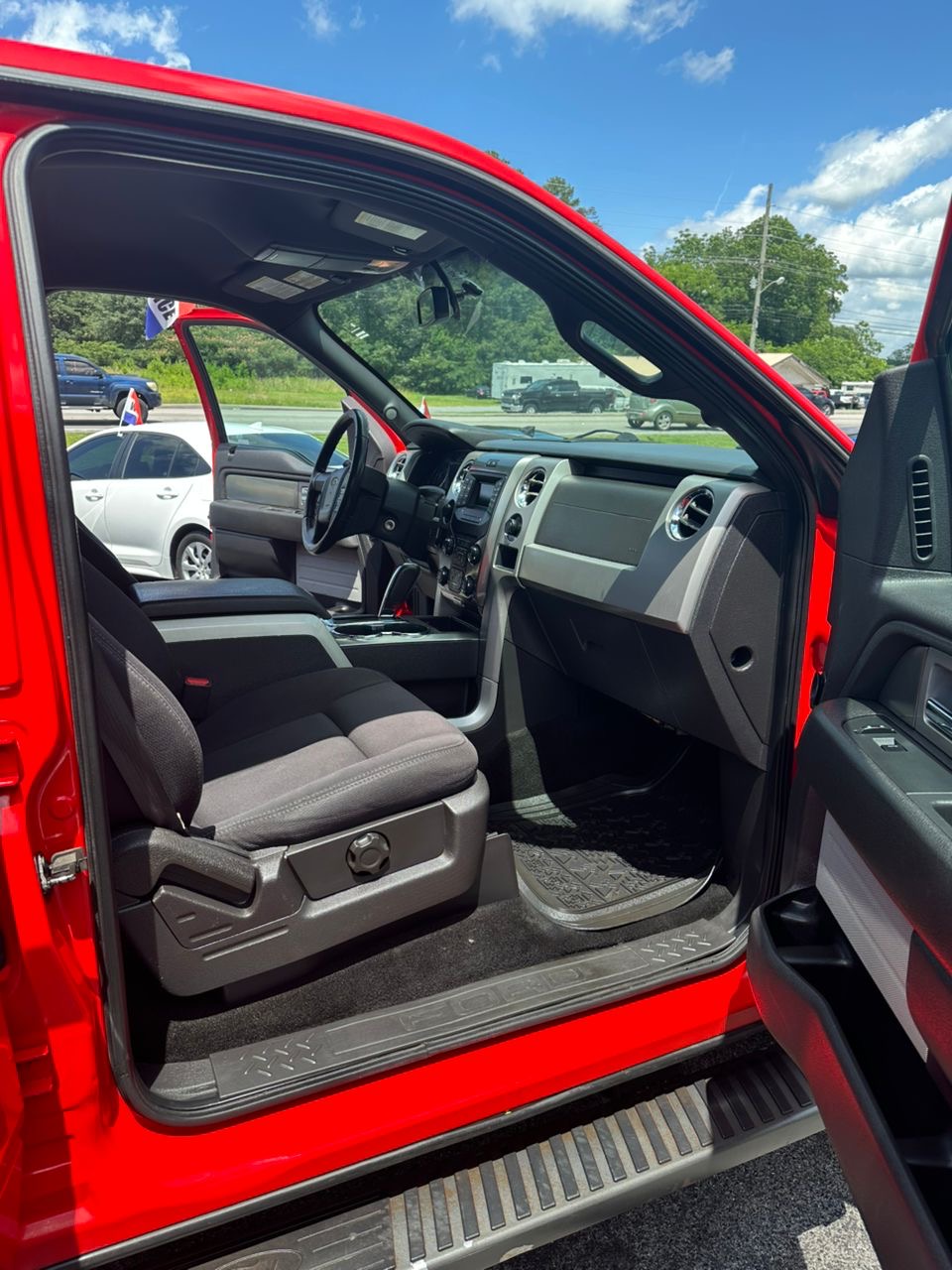 
								Ford F150 SuperCrew Cab FX4 Red 2013 full									