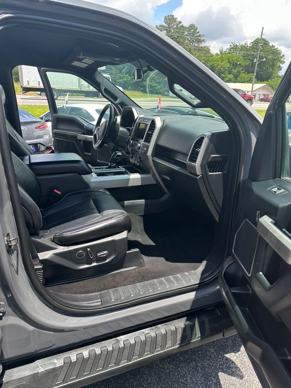 
								Ford F150 Lariat Gray 2018 full									