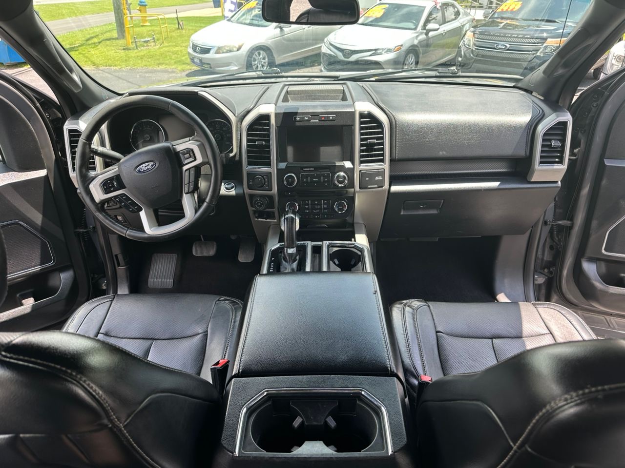 
								Ford F150 Lariat Gray 2018 full									