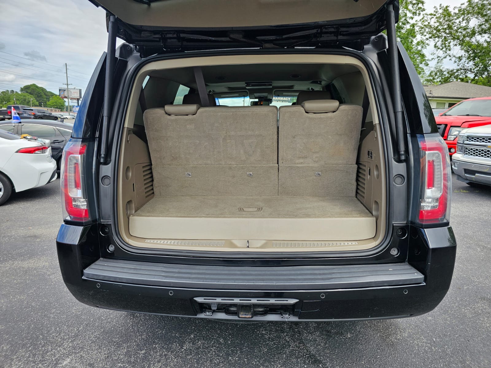 
								GMC YUKON SLT BLACK 2018 full									