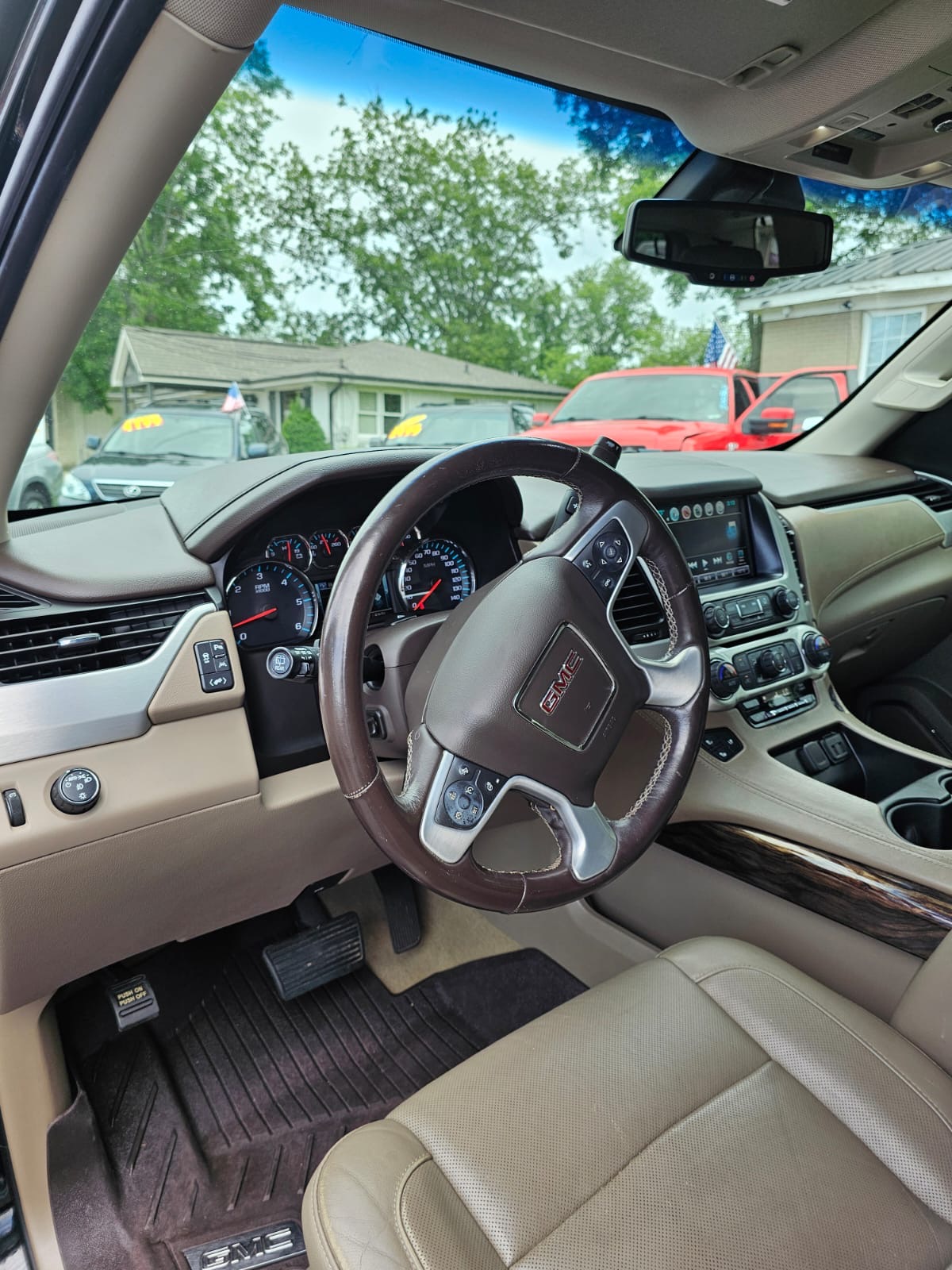 
								GMC YUKON SLT BLACK 2018 full									
