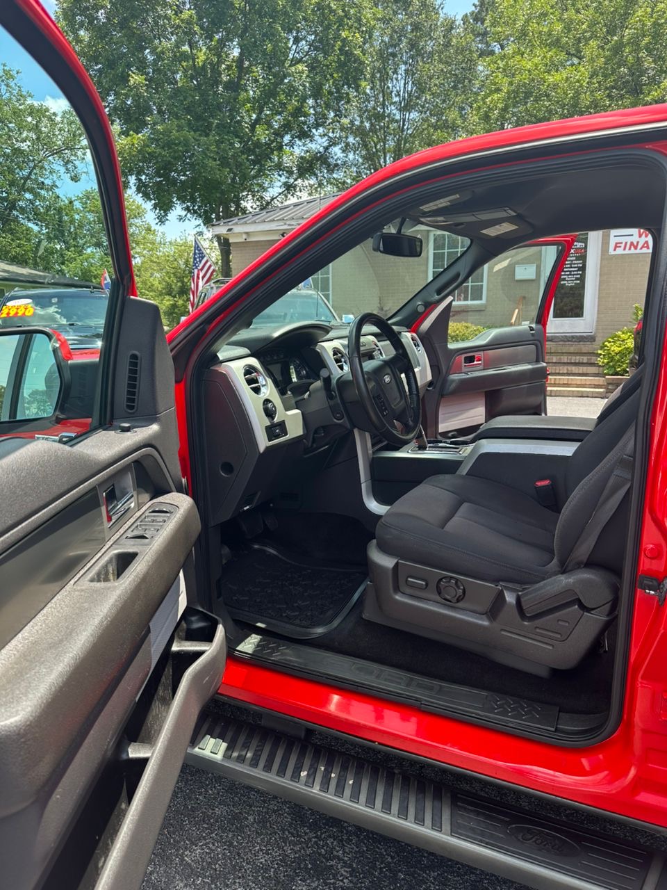 
								Ford F150 SuperCrew Cab FX4 Red 2013 full									