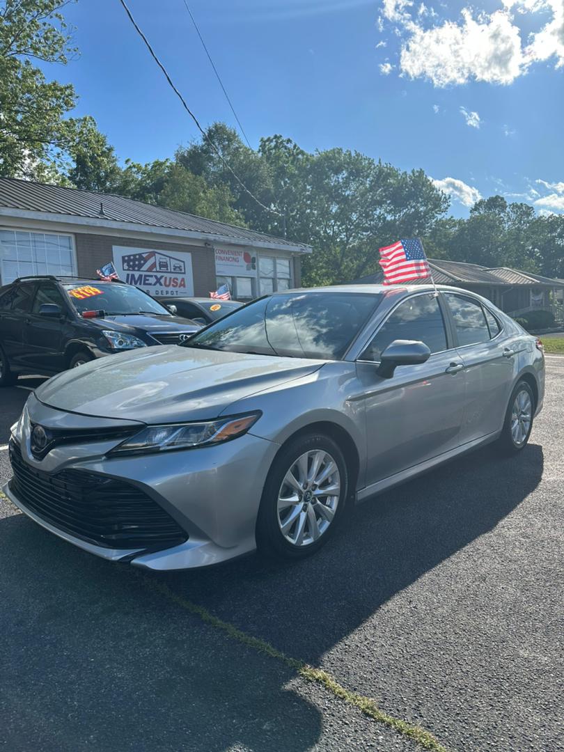 
								Toyota Camry LE Silver 2018 full									