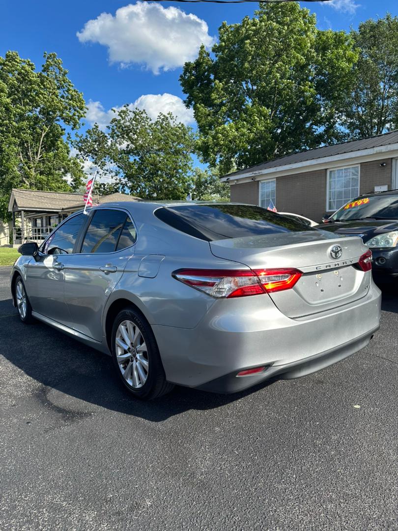 
								Toyota Camry LE Silver 2018 full									
