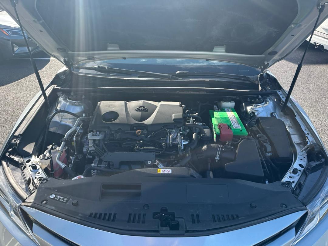 
								Toyota Camry LE Silver 2018 full									