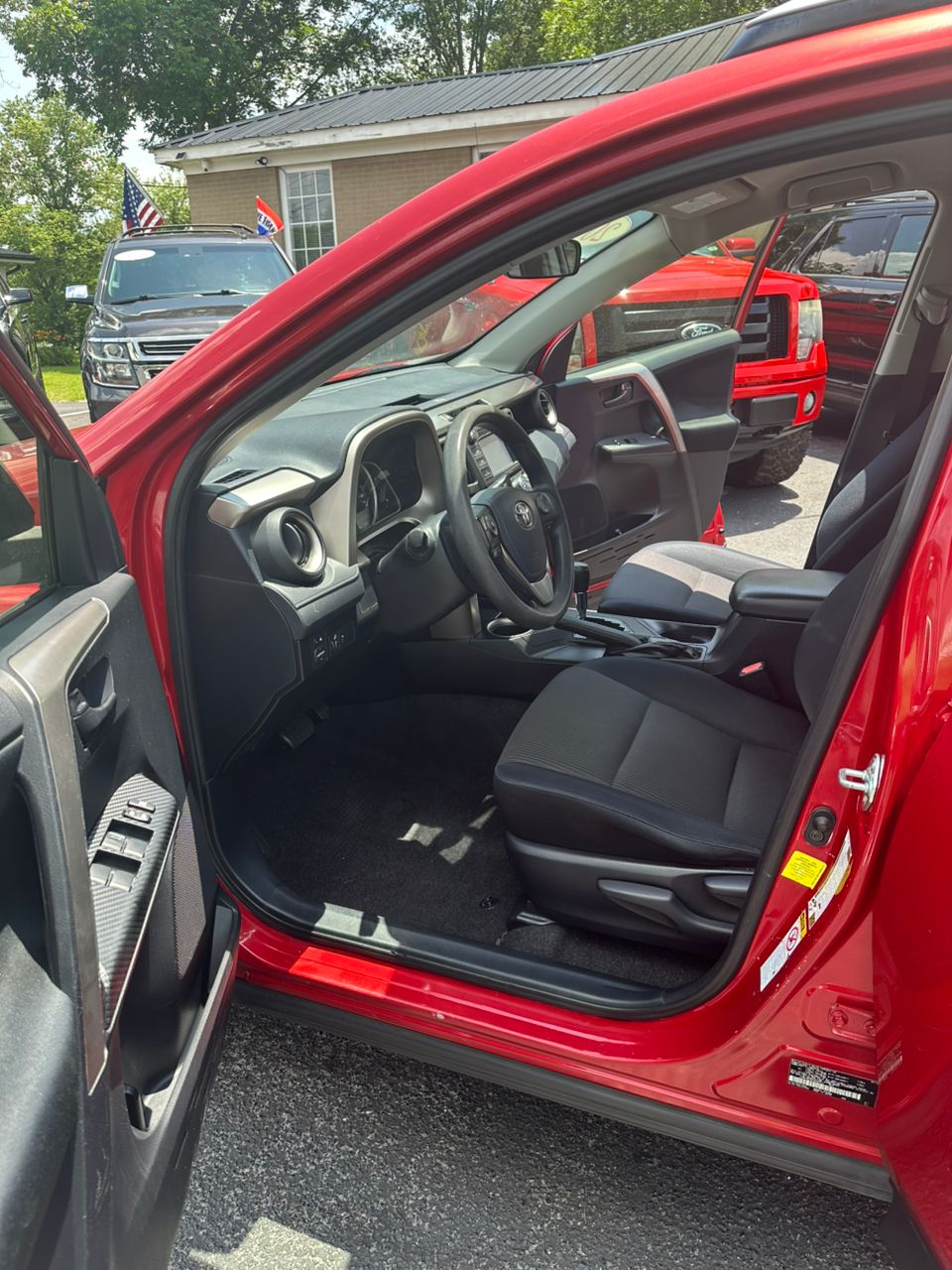 
								Toyota RAV4 LE Sport Utility 4D full									