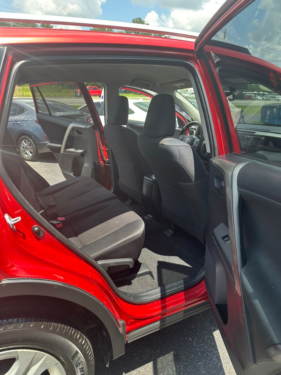 
								Toyota RAV4 LE Sport Utility 4D full									