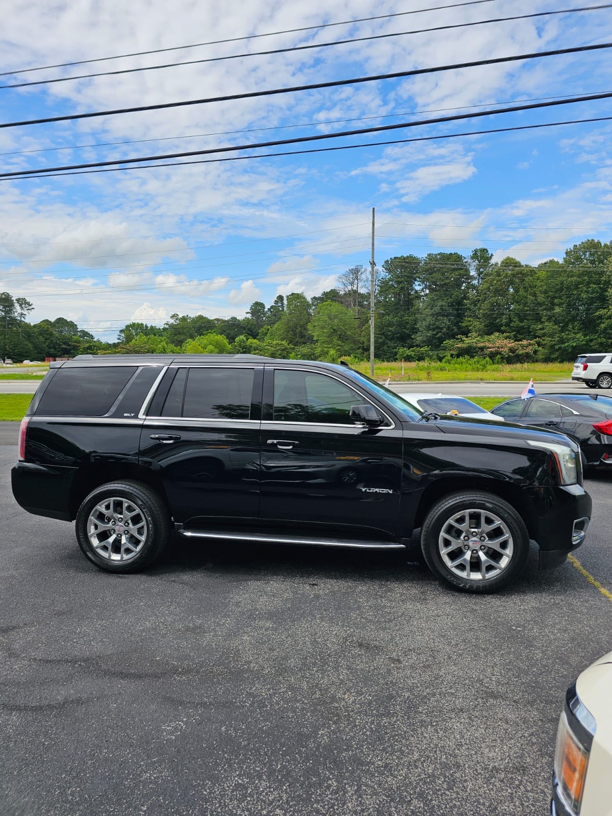 
								GMC YUKON SLT BLACK 2018 full									