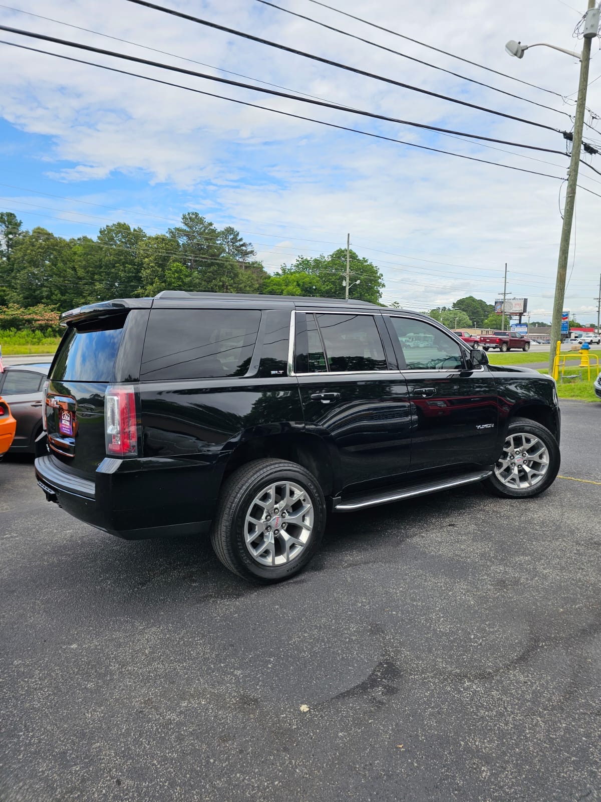 
								GMC YUKON SLT BLACK 2018 full									