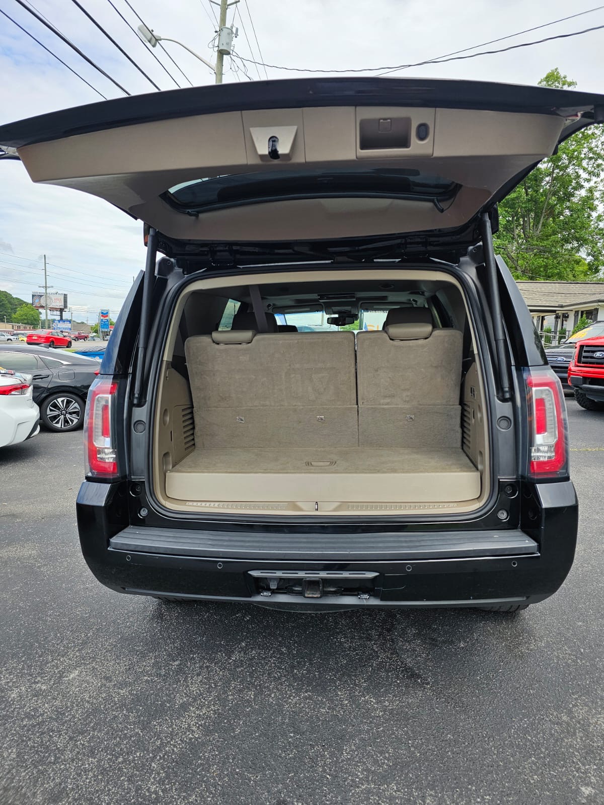 
								GMC YUKON SLT BLACK 2018 full									