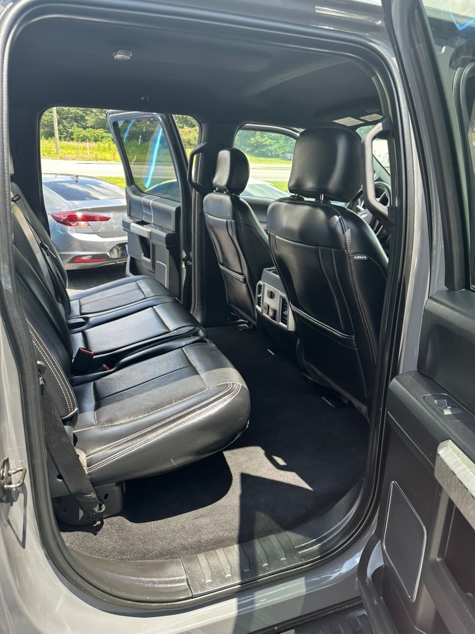 
								Ford F150 Lariat Gray 2018 full									