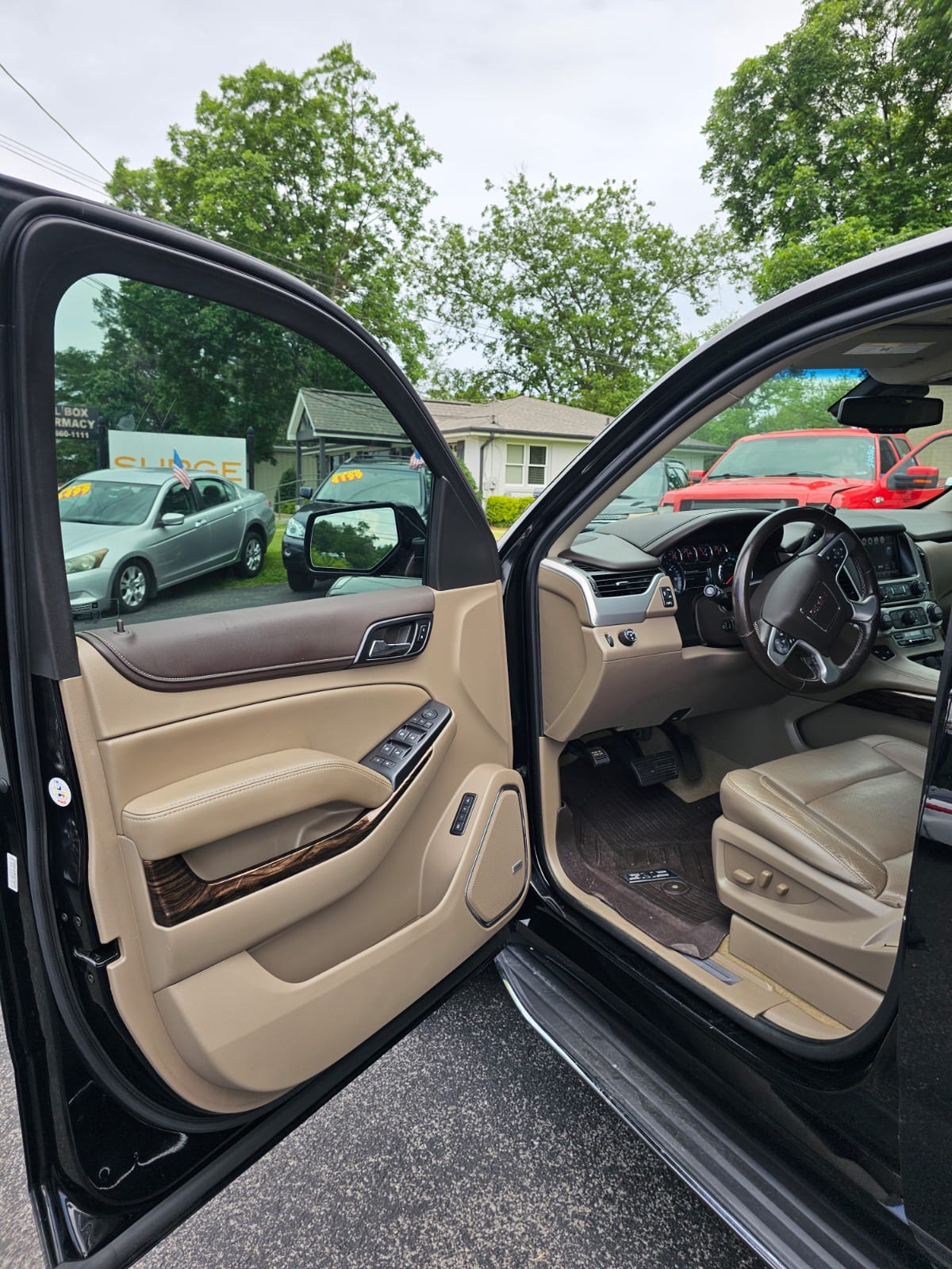 
								GMC YUKON SLT BLACK 2018 full									