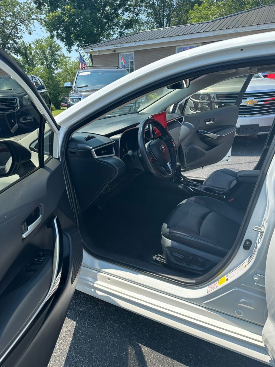 
								Toyota Corolla XLE White 2022 full									