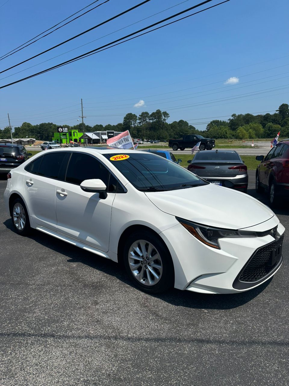 
								Toyota Corolla XLE White 2022 full									