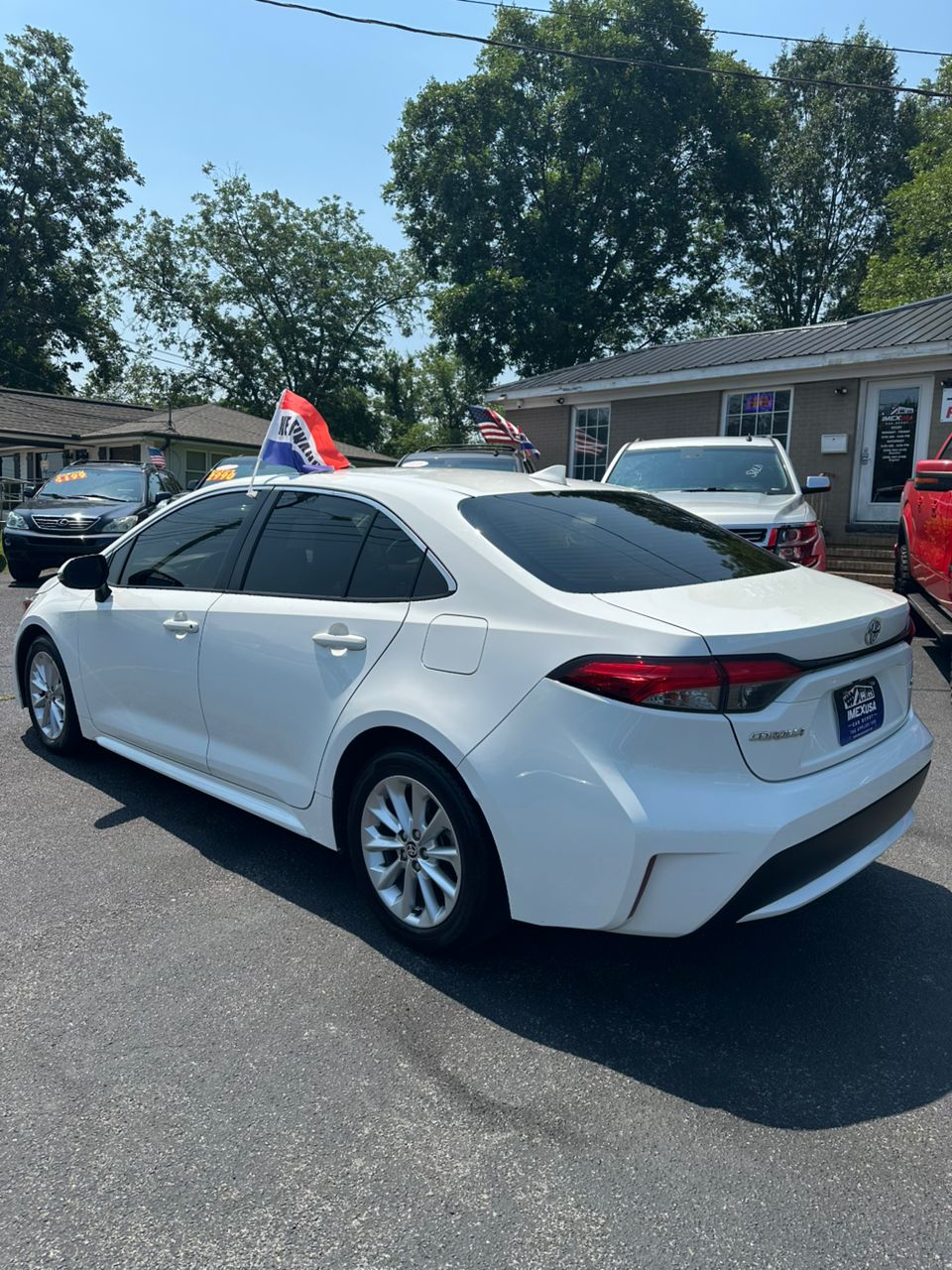 
								Toyota Corolla XLE White 2022 full									