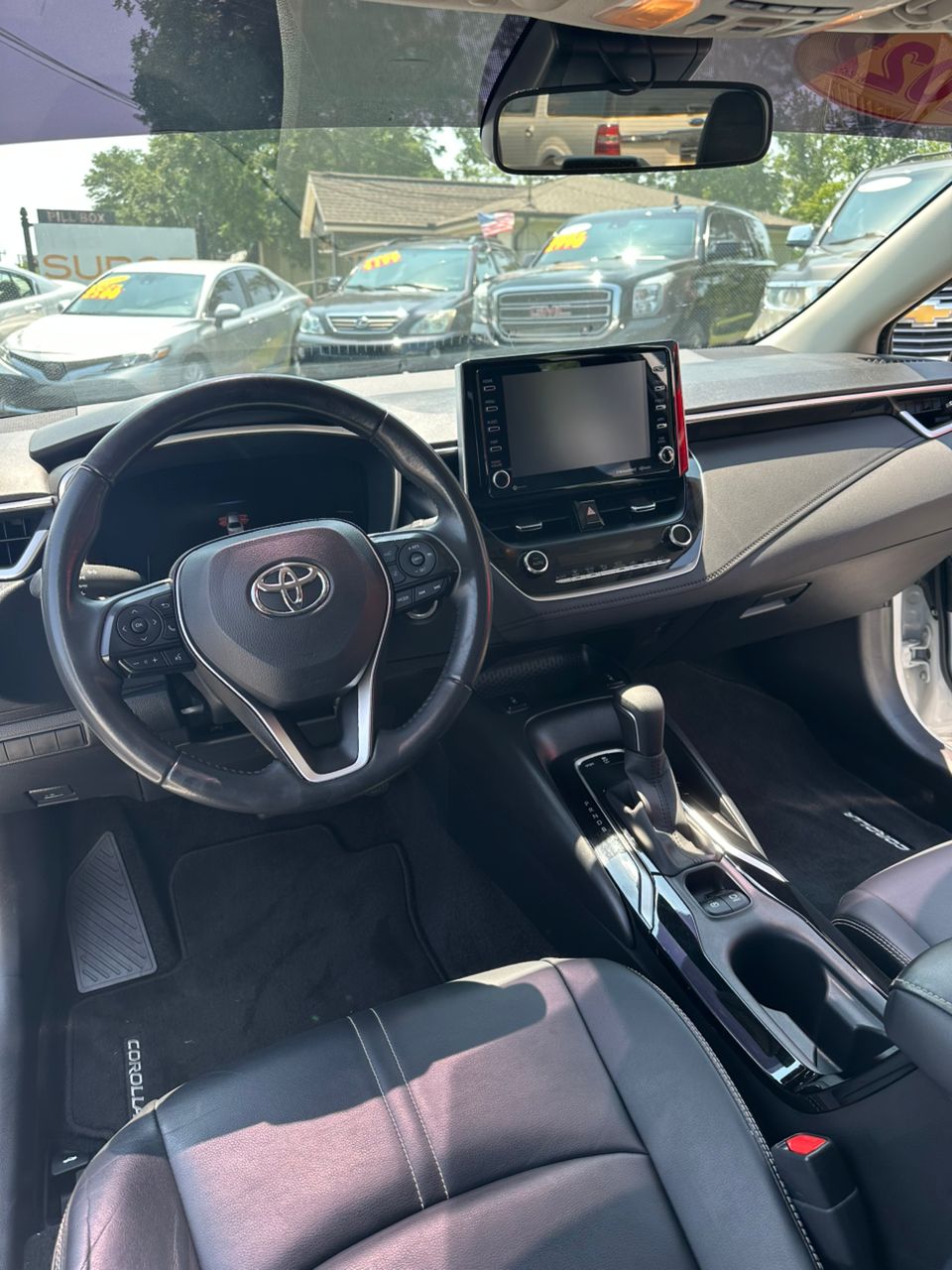 
								Toyota Corolla XLE White 2022 full									
