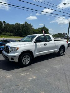 Toyota Tundra V8 White 2011