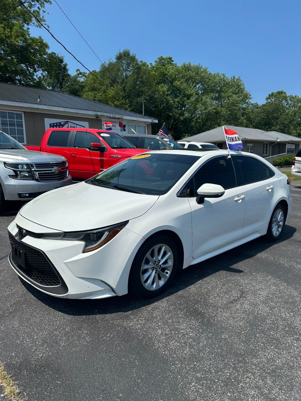 
								Toyota Corolla XLE White 2022 full									