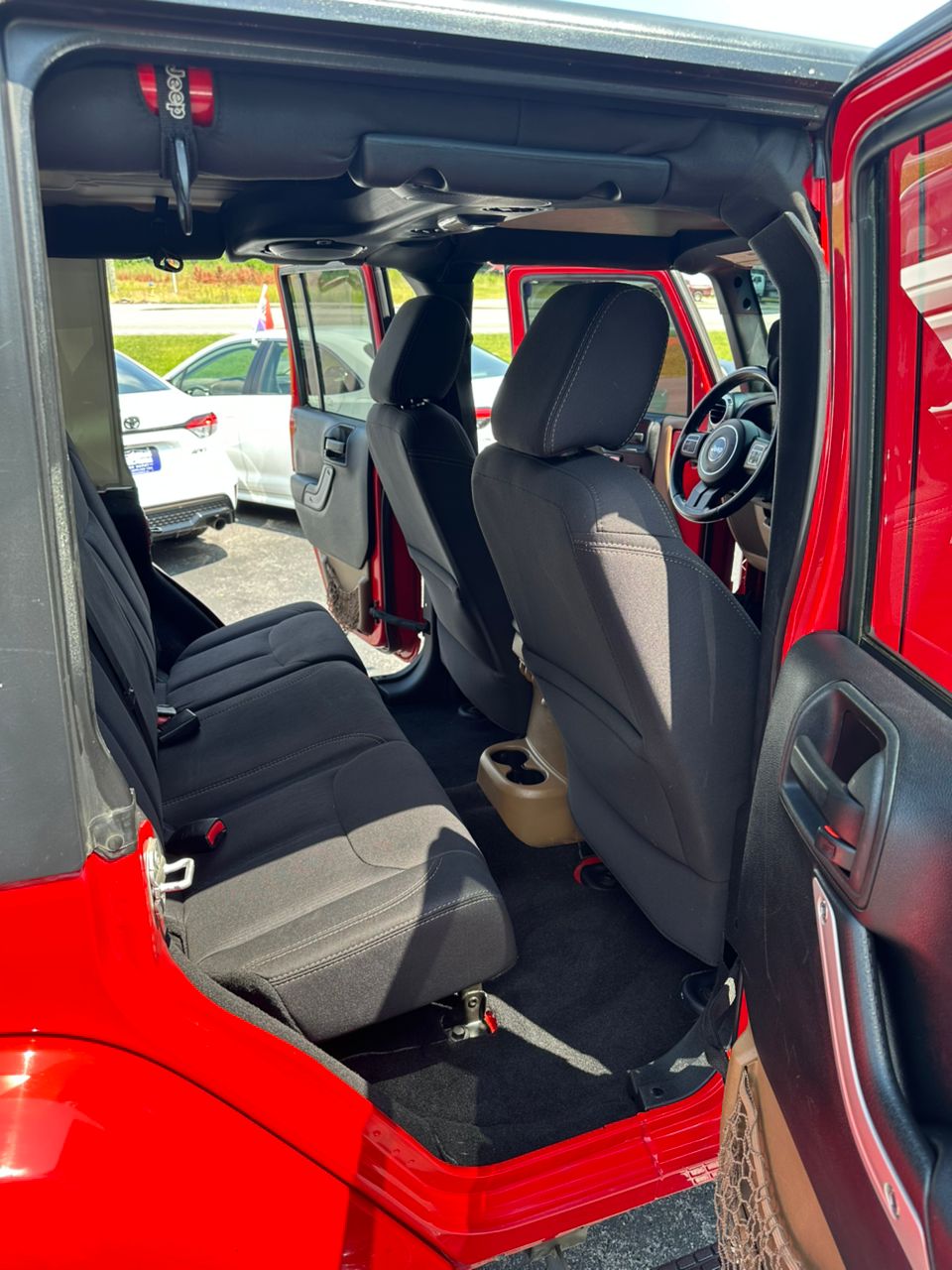 
								Jeep Wrangler Unlimited Sahara Red 2014 full									