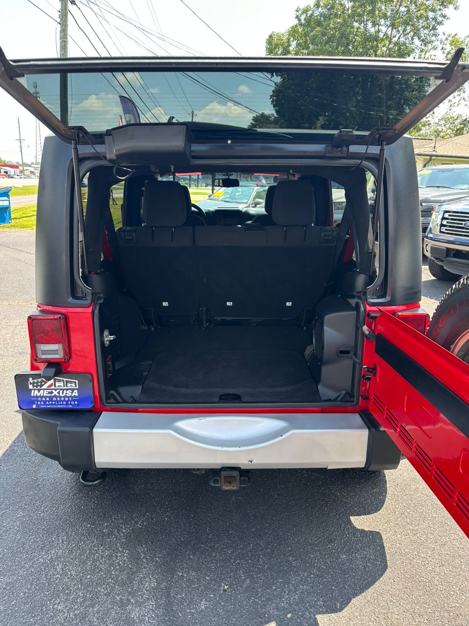 
								Jeep Wrangler Unlimited Sahara Red 2014 full									