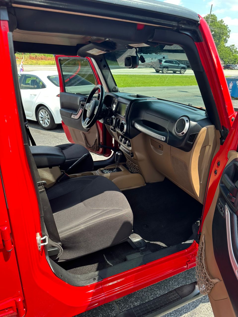 
								Jeep Wrangler Unlimited Sahara Red 2014 full									