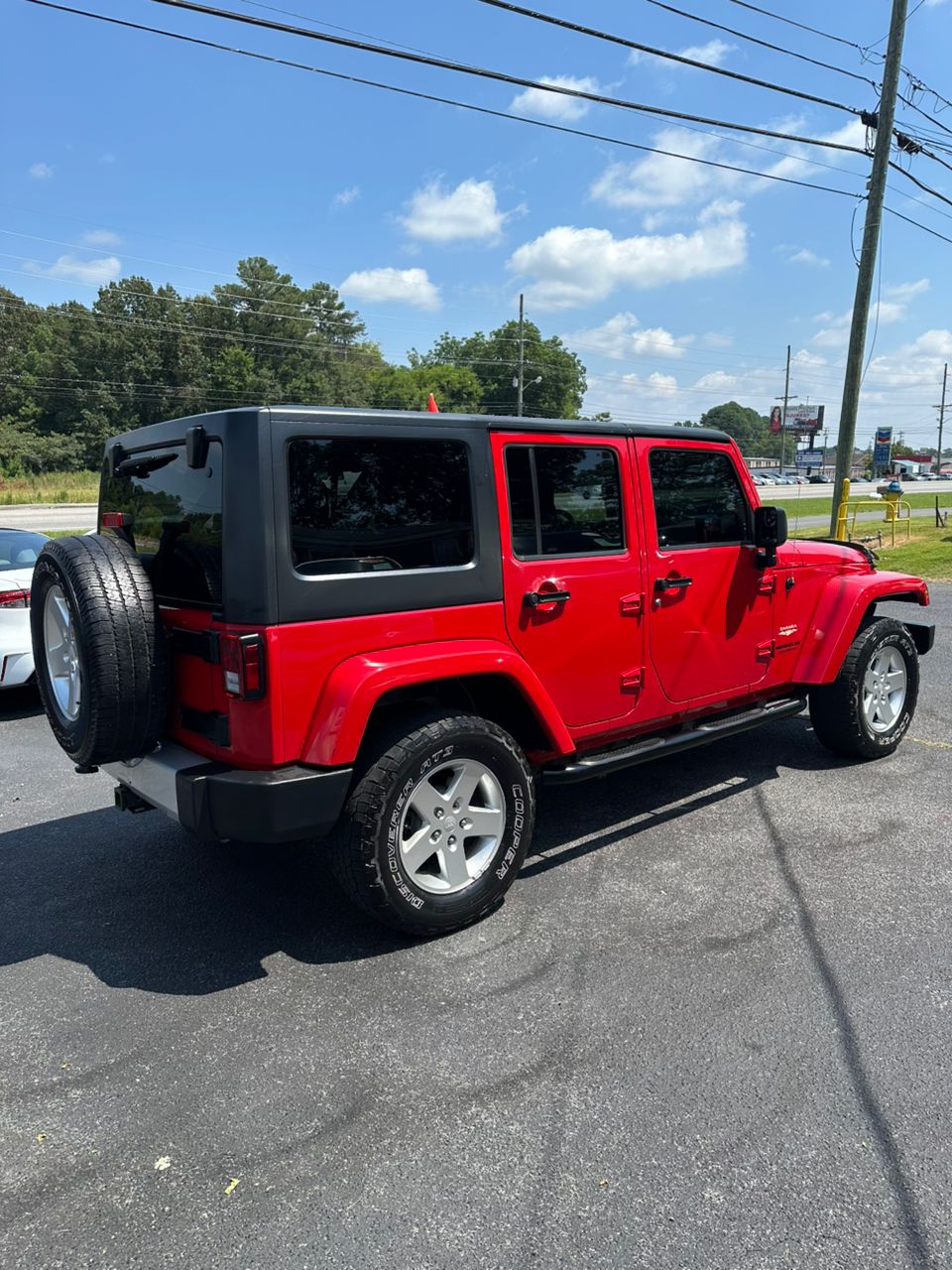 
								Jeep Wrangler Unlimited Sahara Red 2014 full									