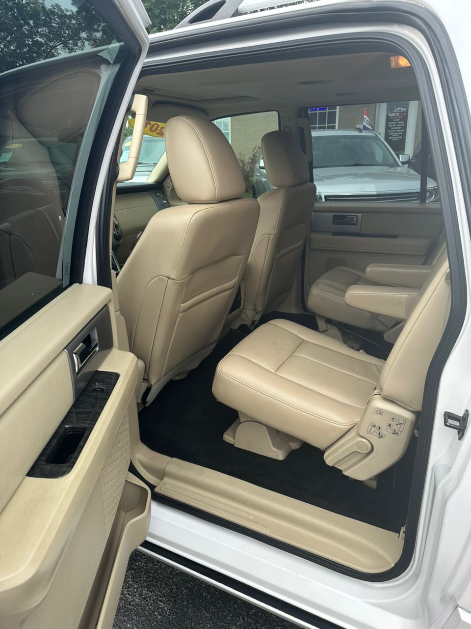 
								Ford Expedition EL Limited White 2017 full									