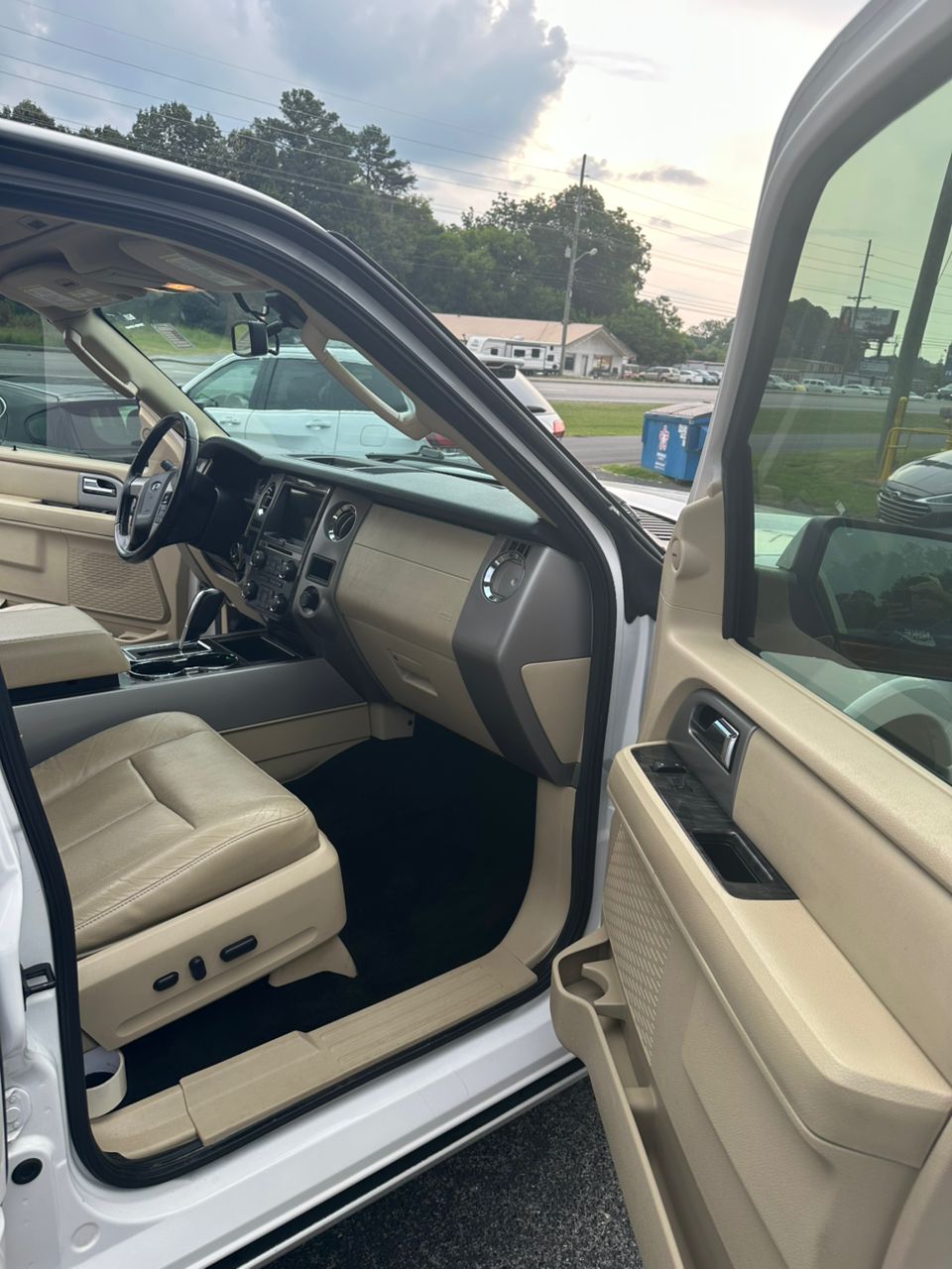 
								Ford Expedition EL Limited White 2017 full									