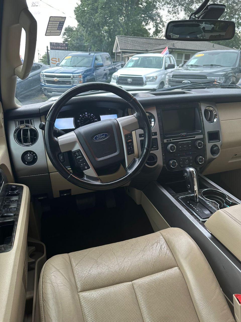 
								Ford Expedition EL Limited White 2017 full									