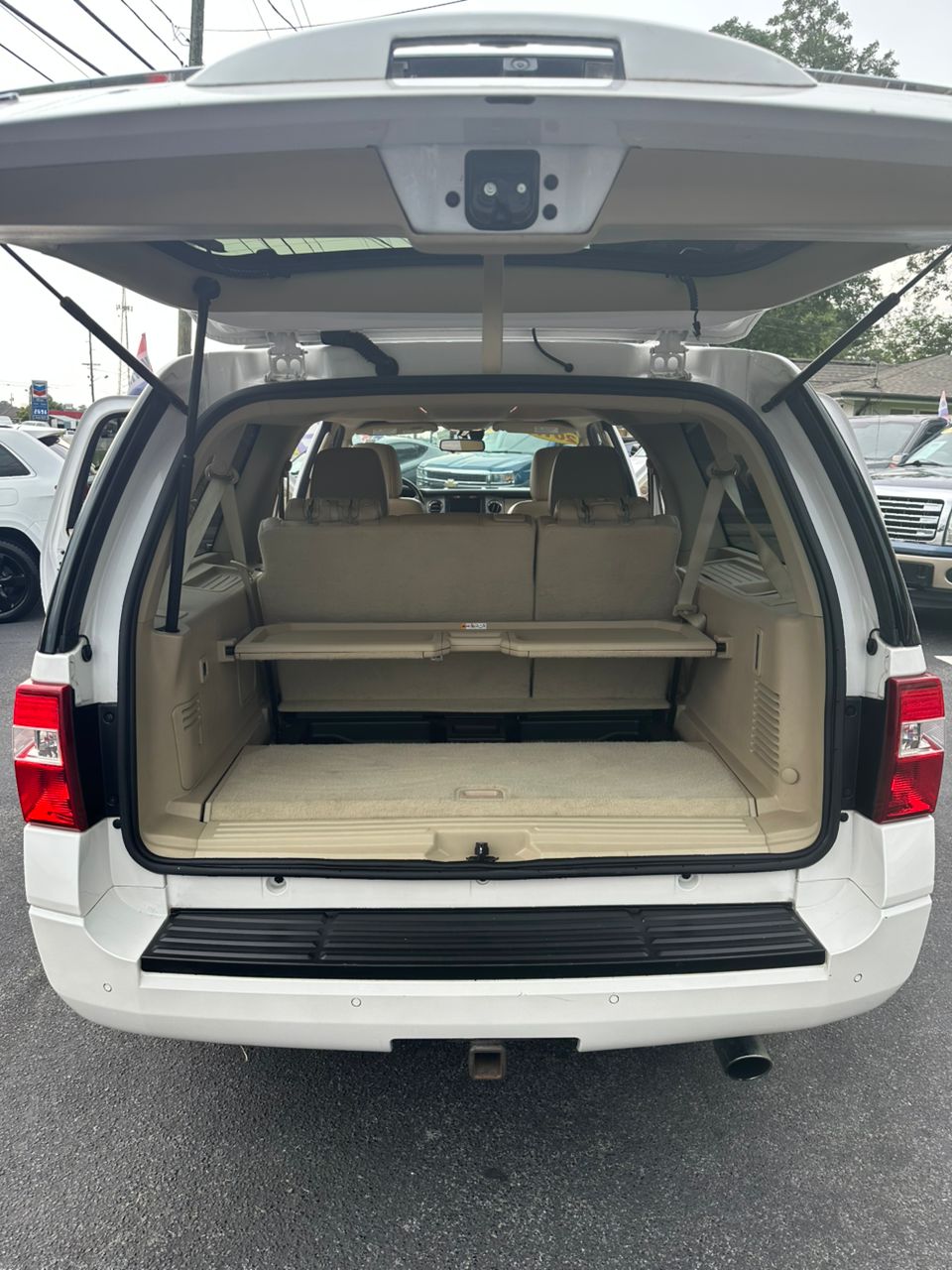 
								Ford Expedition EL Limited White 2017 full									