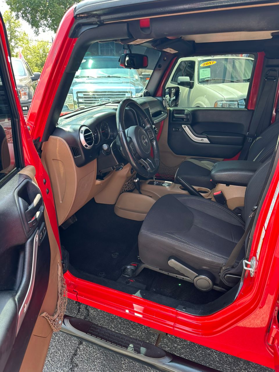 
								Jeep Wrangler Unlimited Sahara Red 2014 full									