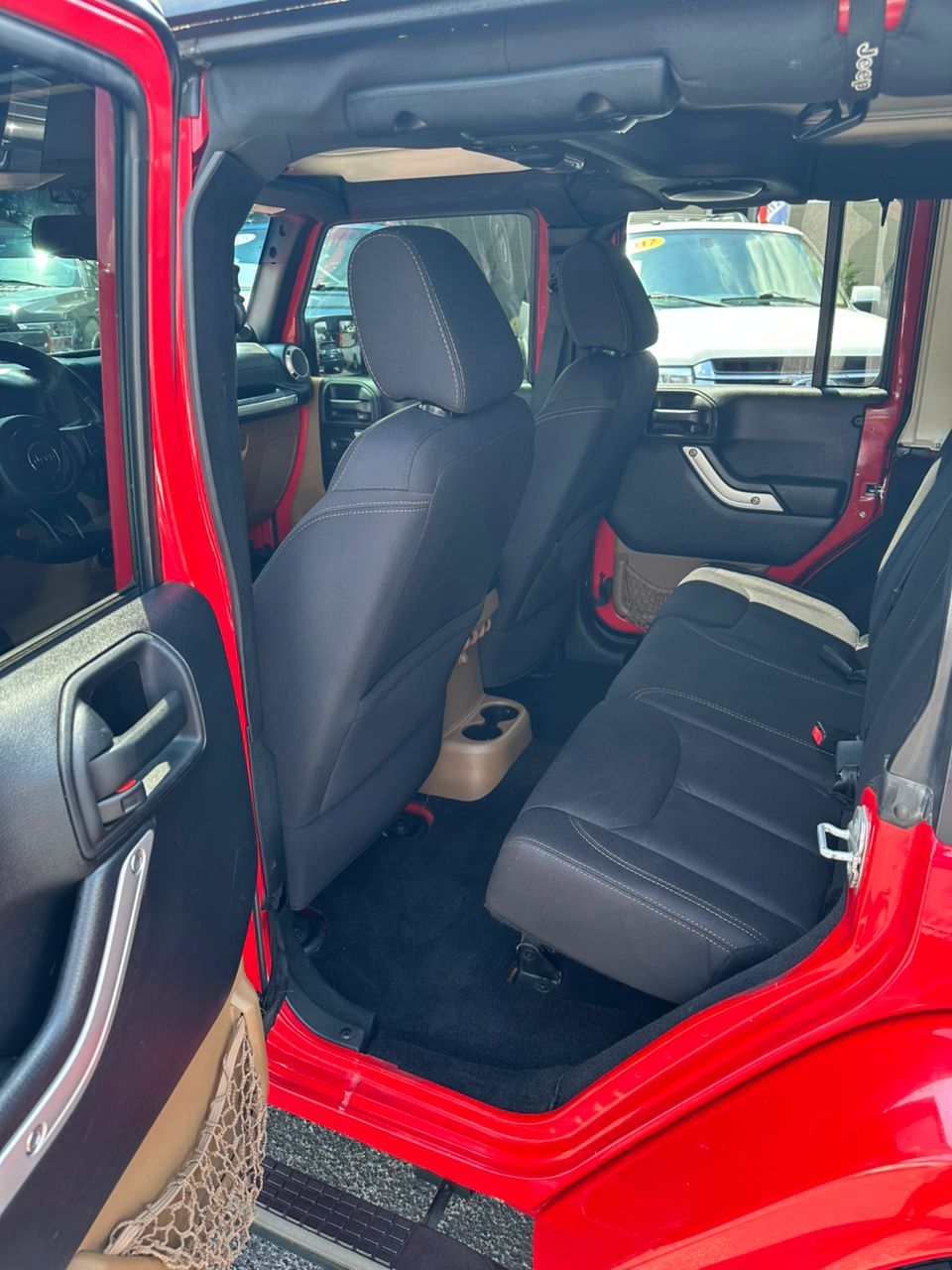 
								Jeep Wrangler Unlimited Sahara Red 2014 full									