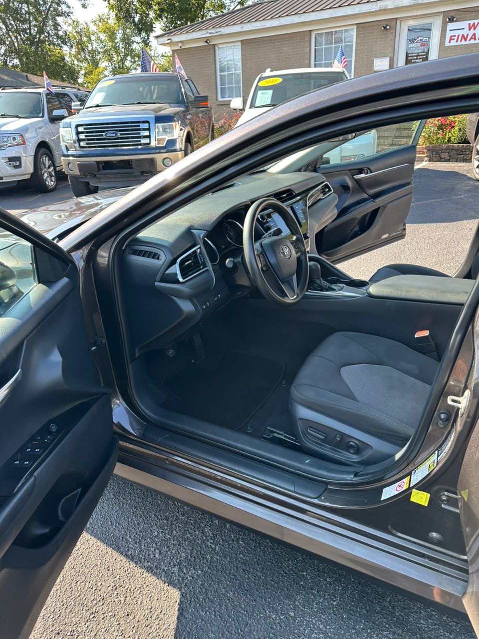 
								Toyota Camry LE Sedan 4D 2018 full									