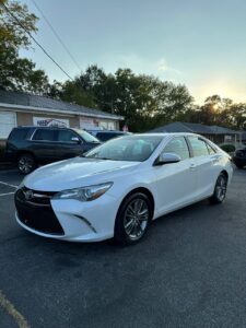 Toyota Camry SE 2016 White