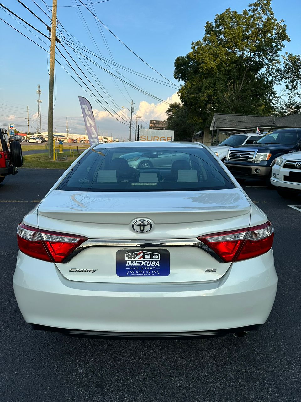 
								Toyota Camry SE 2016 White full									